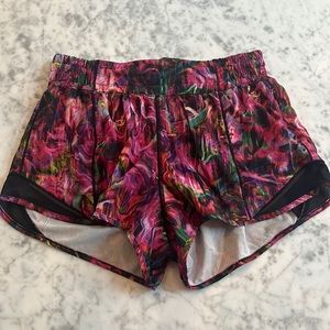 Lululemon Hotty Hot High-Rise Lined Short 2.5”